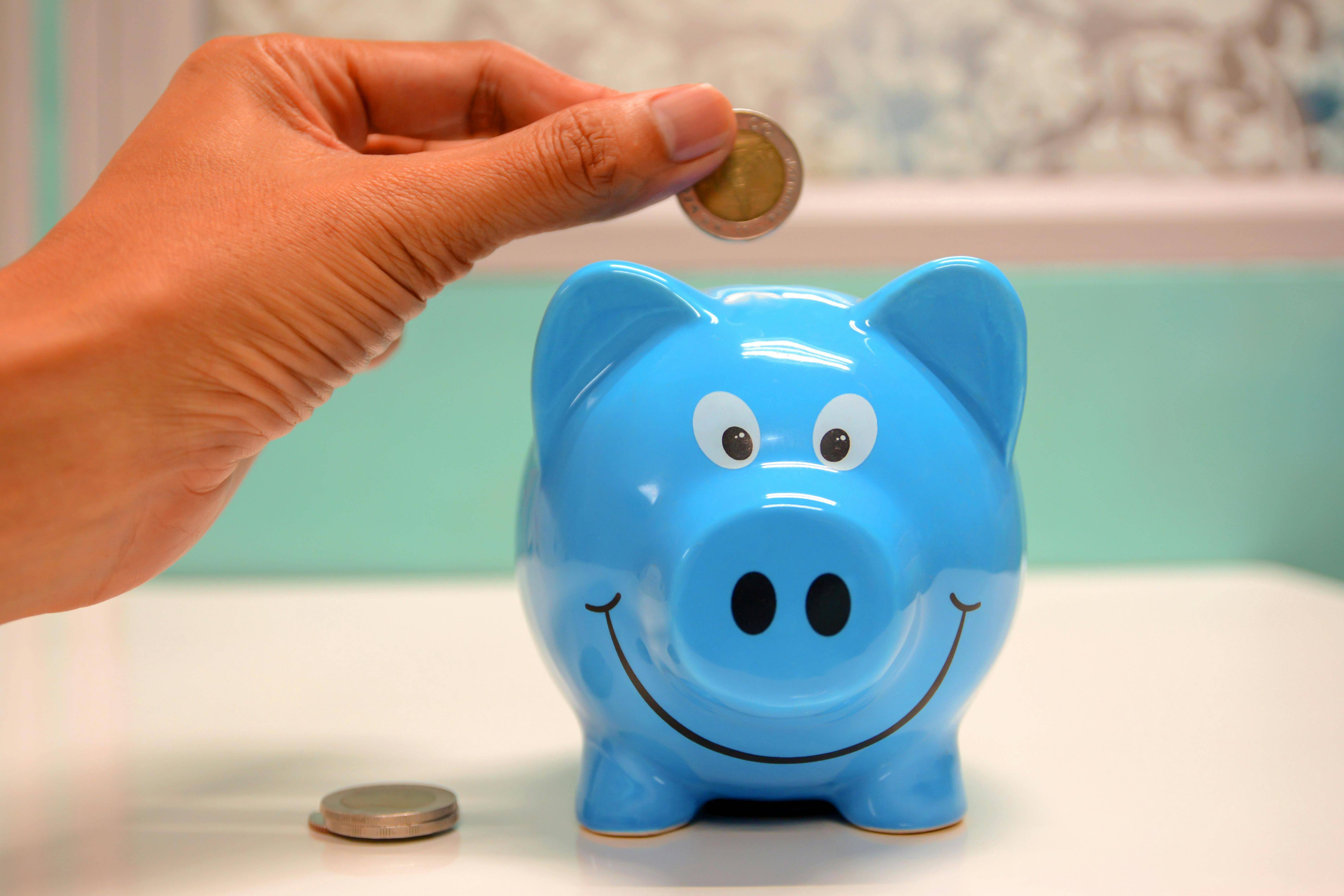 piggy-bank-with-change